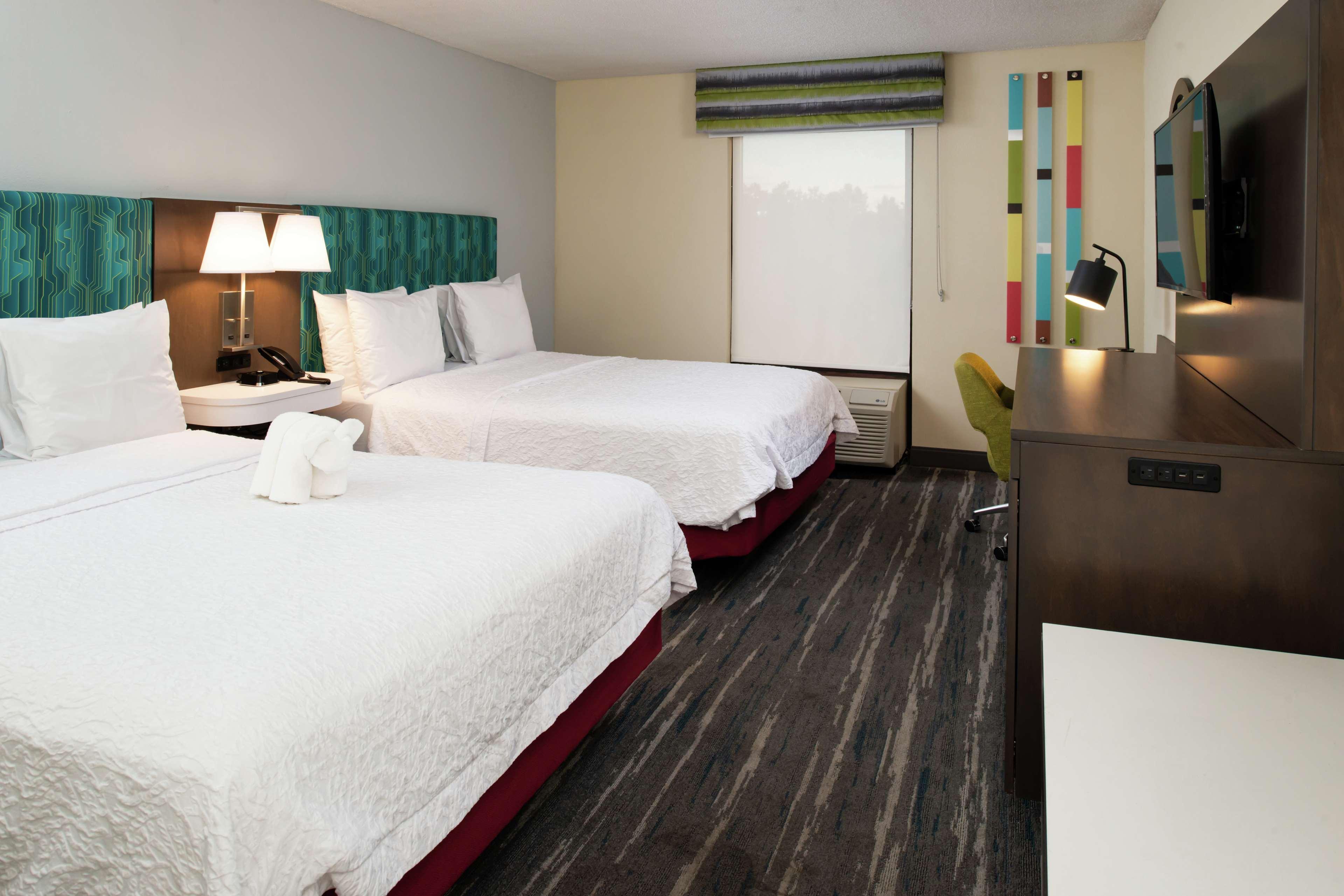 Hampton Inn Greensboro Airport Exterior foto