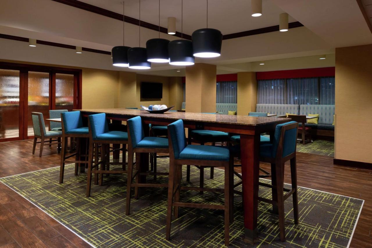 Hampton Inn Greensboro Airport Exterior foto
